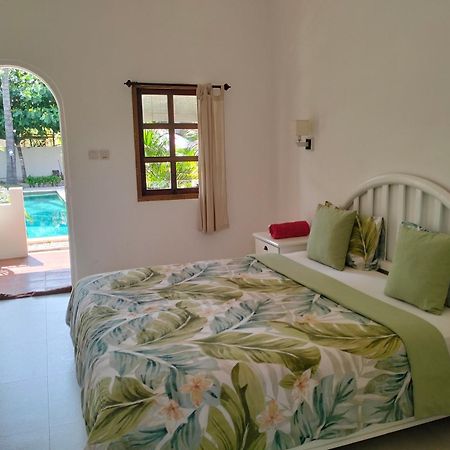 White Coconut Resort Gili Trawangan Exterior photo