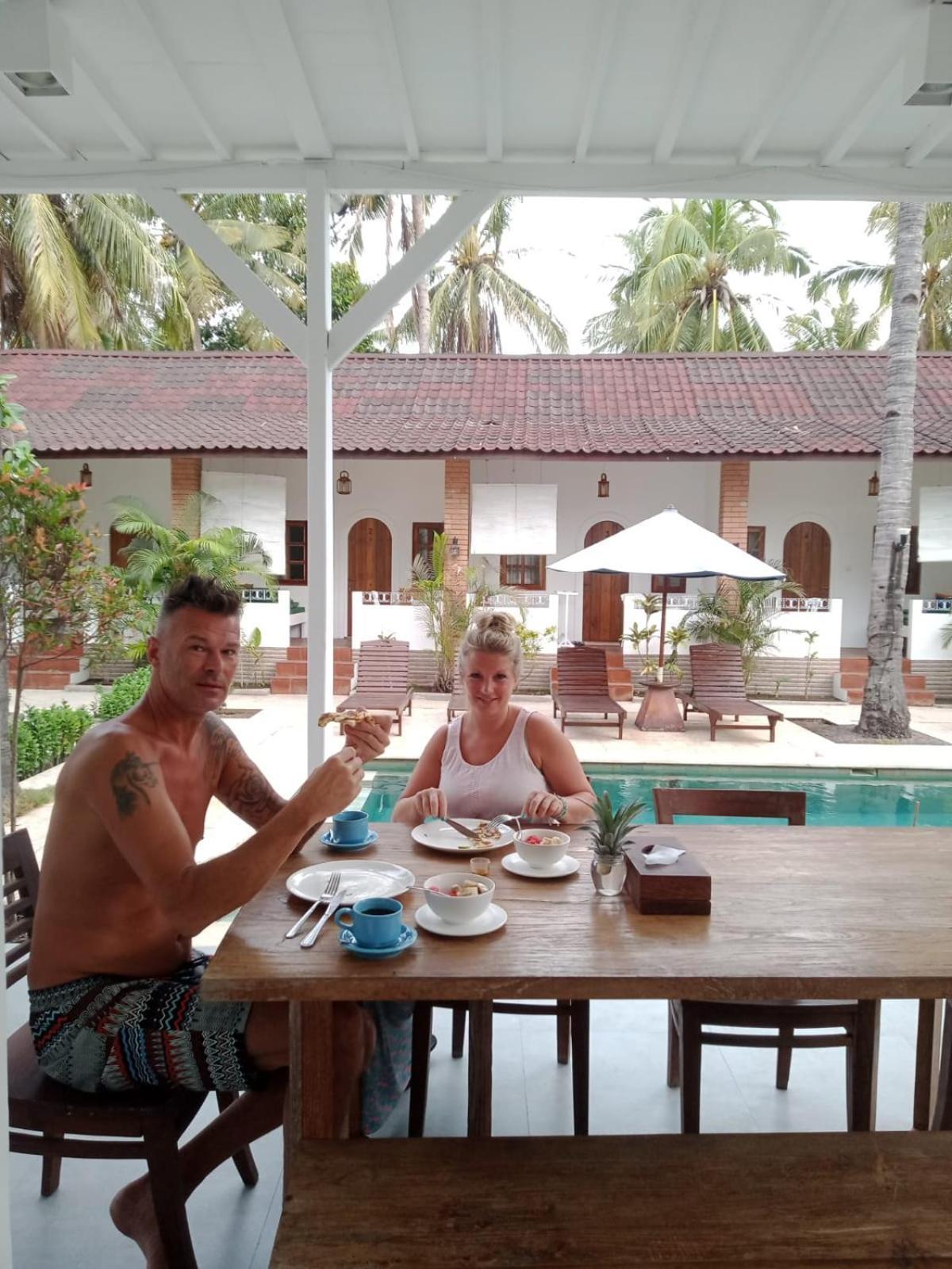White Coconut Resort Gili Trawangan Exterior photo