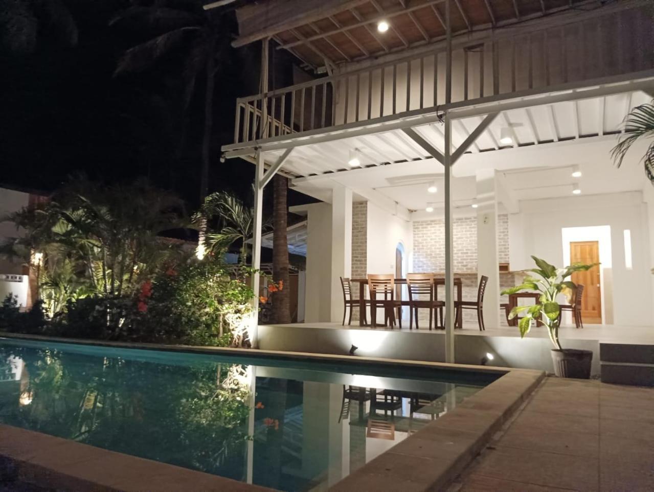 White Coconut Resort Gili Trawangan Exterior photo
