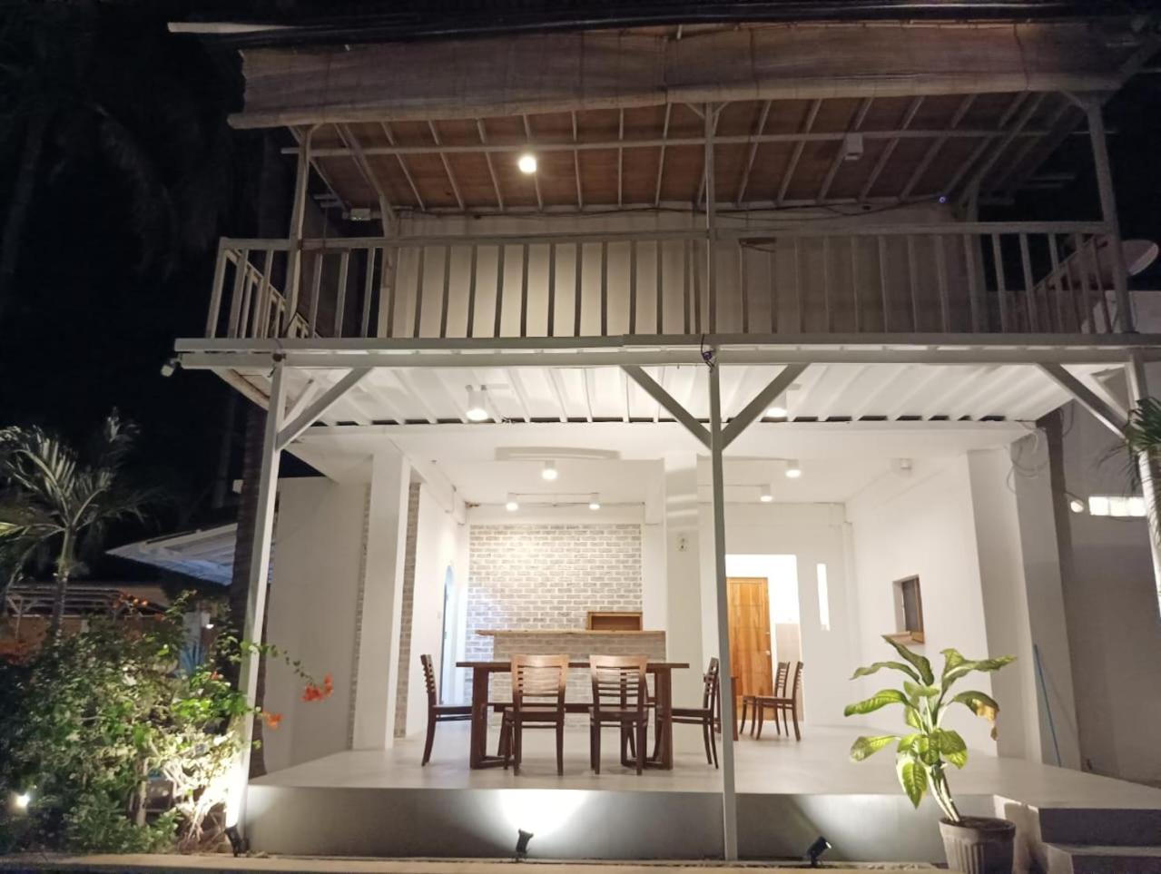 White Coconut Resort Gili Trawangan Exterior photo