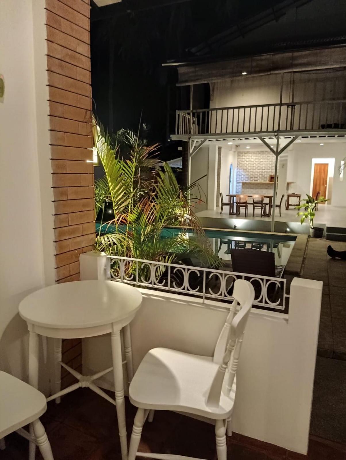 White Coconut Resort Gili Trawangan Exterior photo