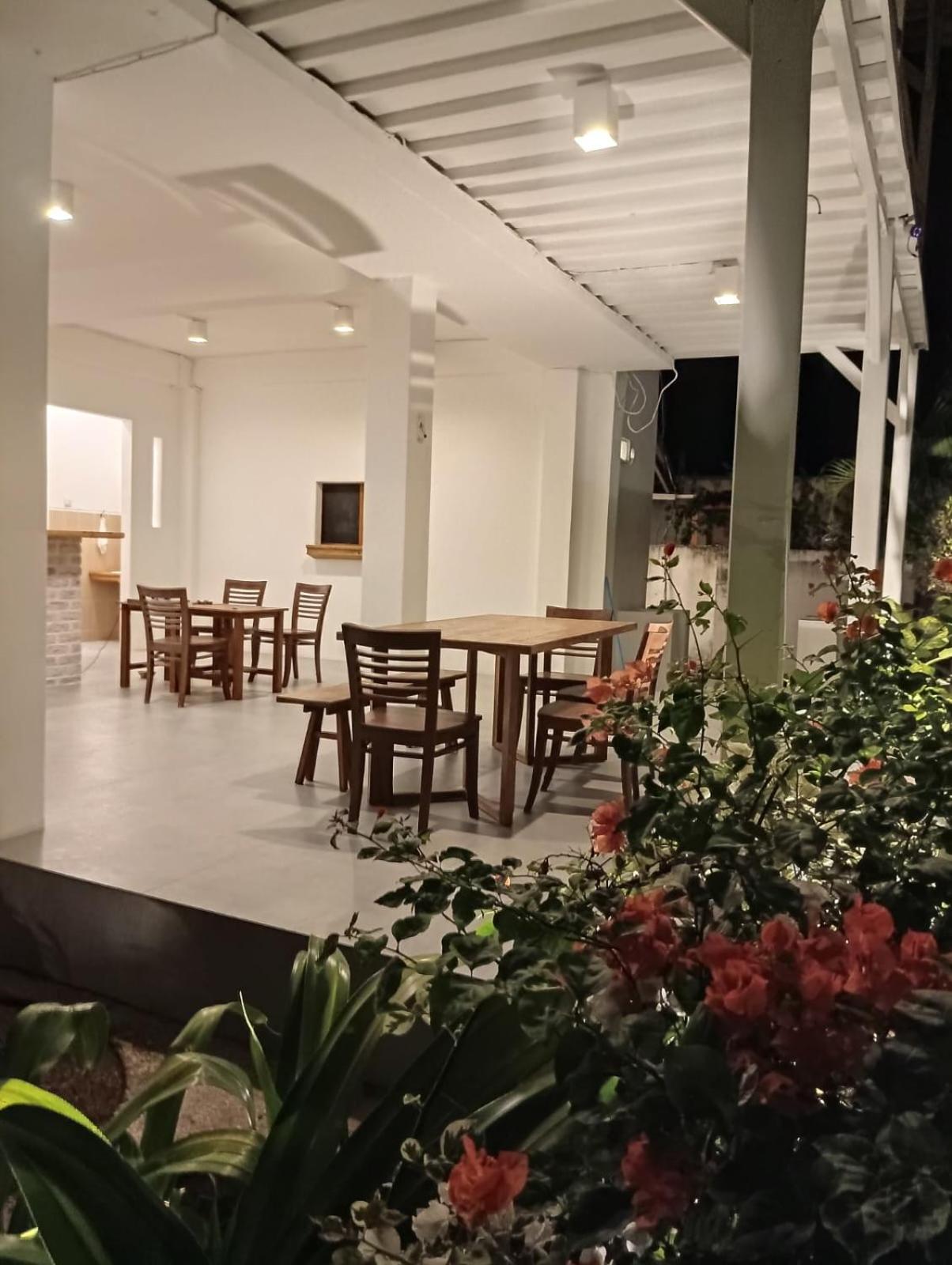 White Coconut Resort Gili Trawangan Exterior photo