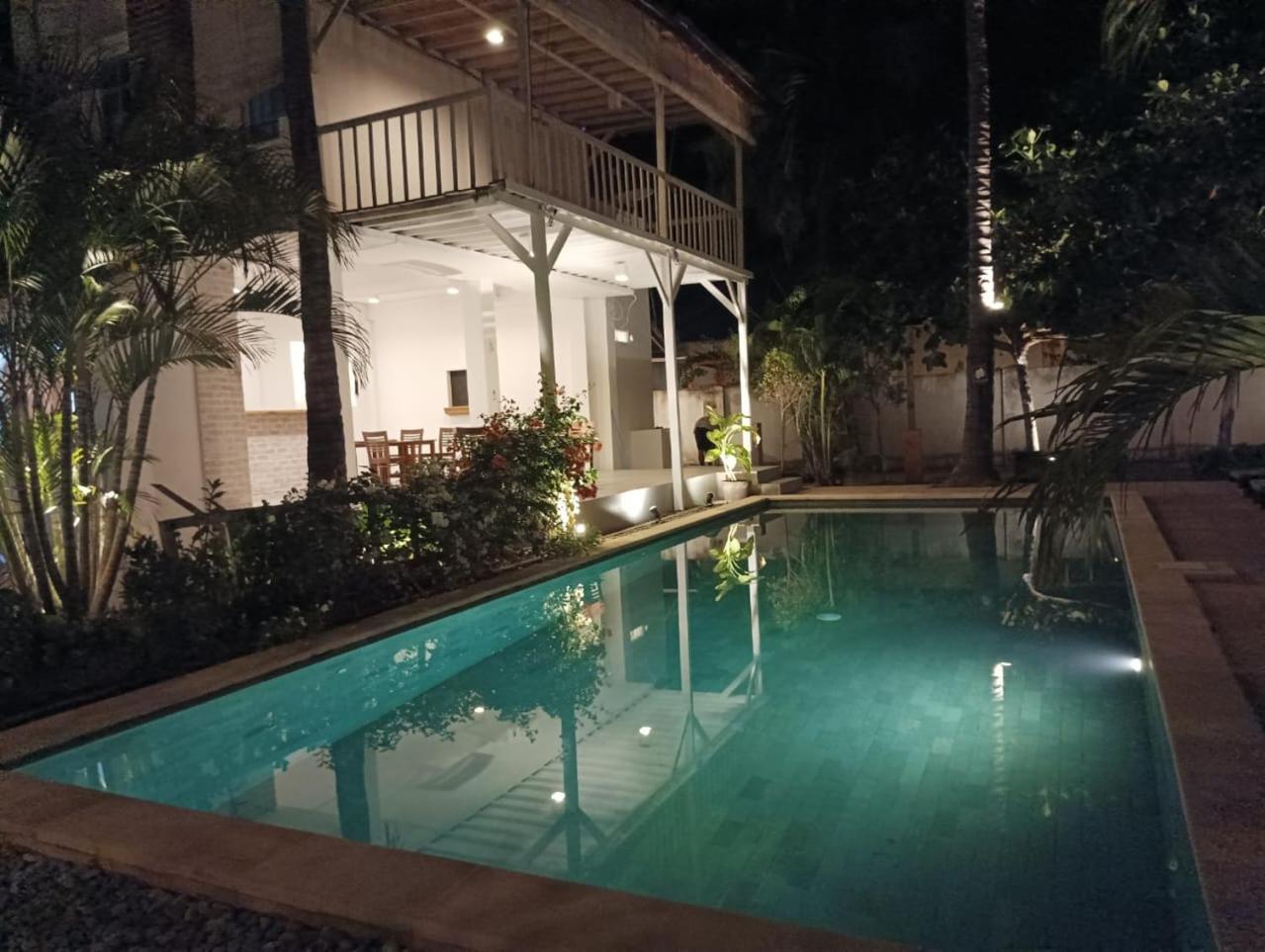 White Coconut Resort Gili Trawangan Exterior photo