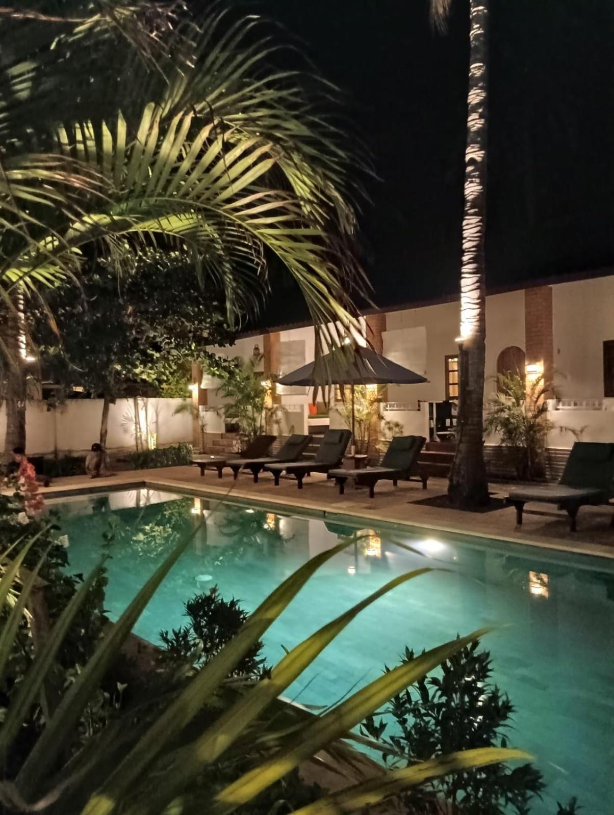 White Coconut Resort Gili Trawangan Exterior photo