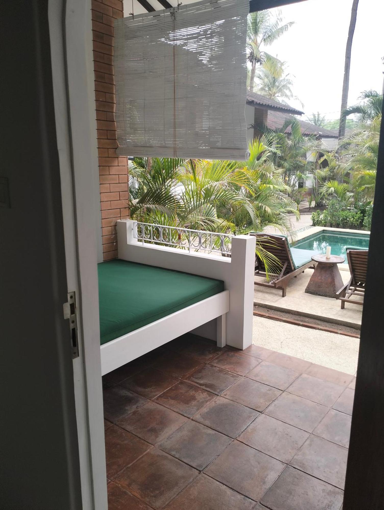 White Coconut Resort Gili Trawangan Exterior photo