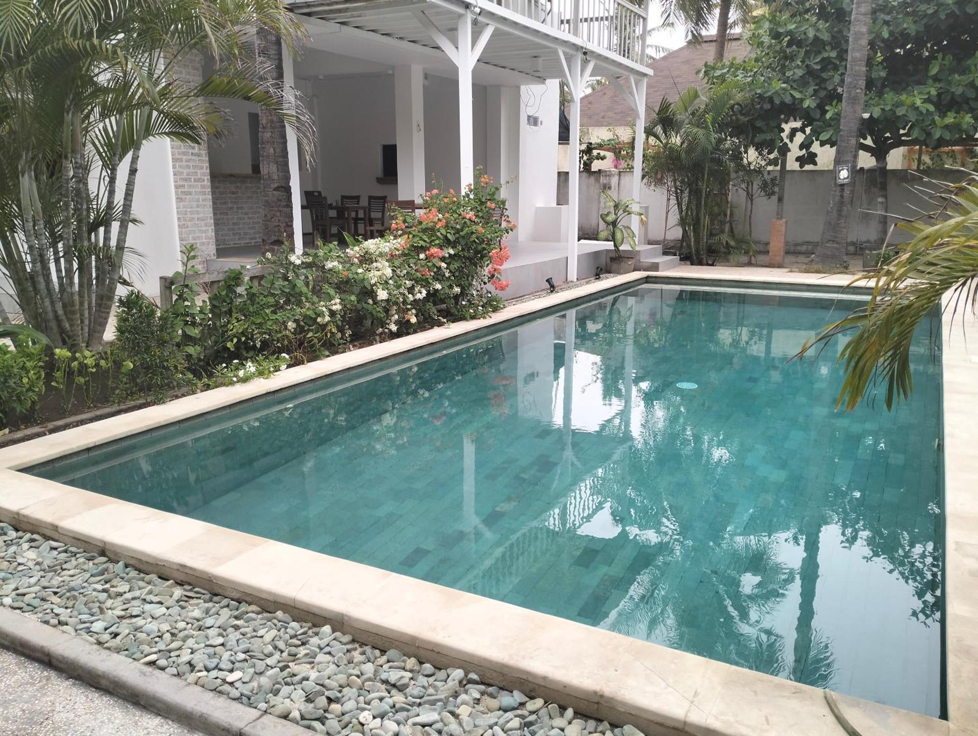 White Coconut Resort Gili Trawangan Exterior photo