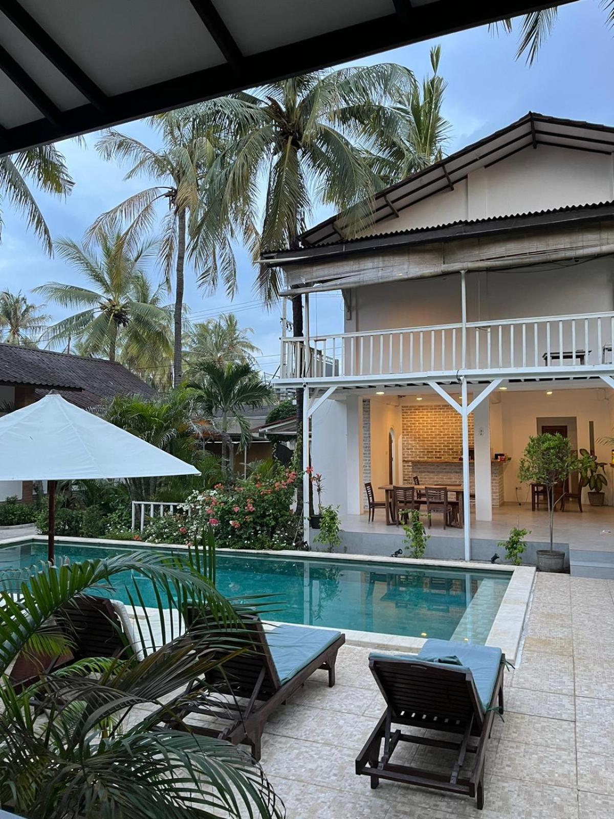 White Coconut Resort Gili Trawangan Exterior photo