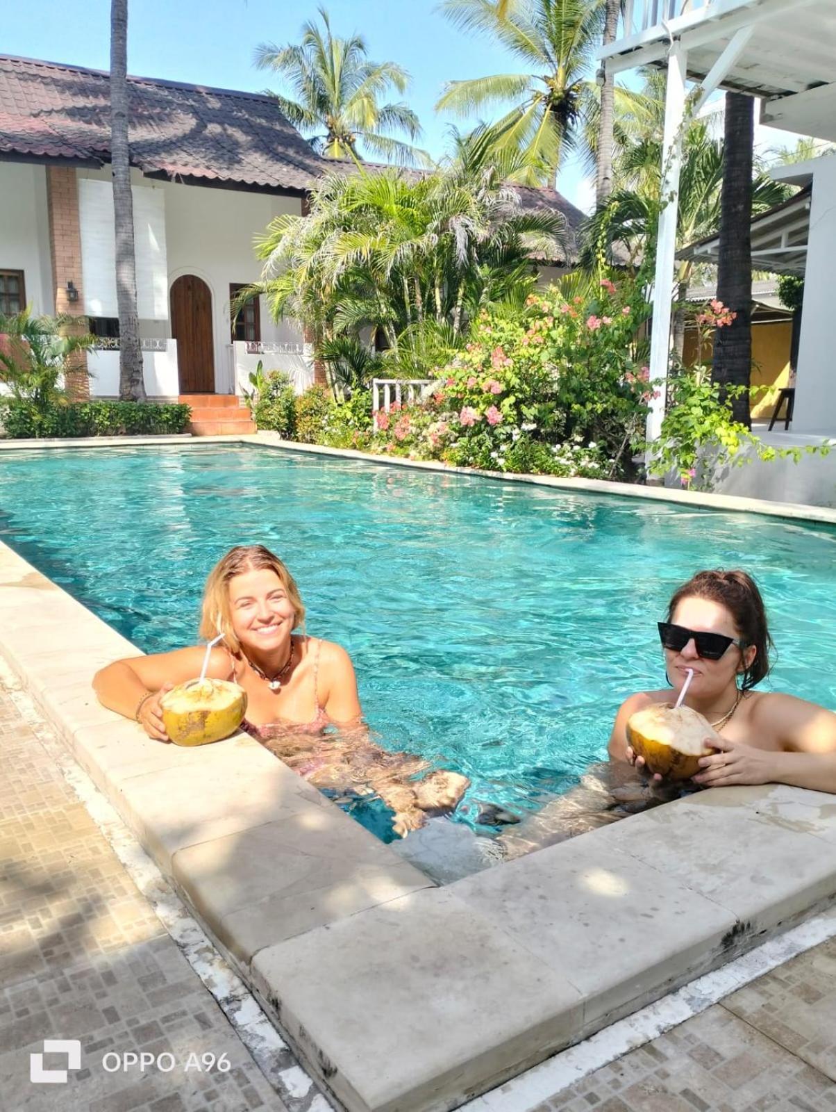 White Coconut Resort Gili Trawangan Exterior photo