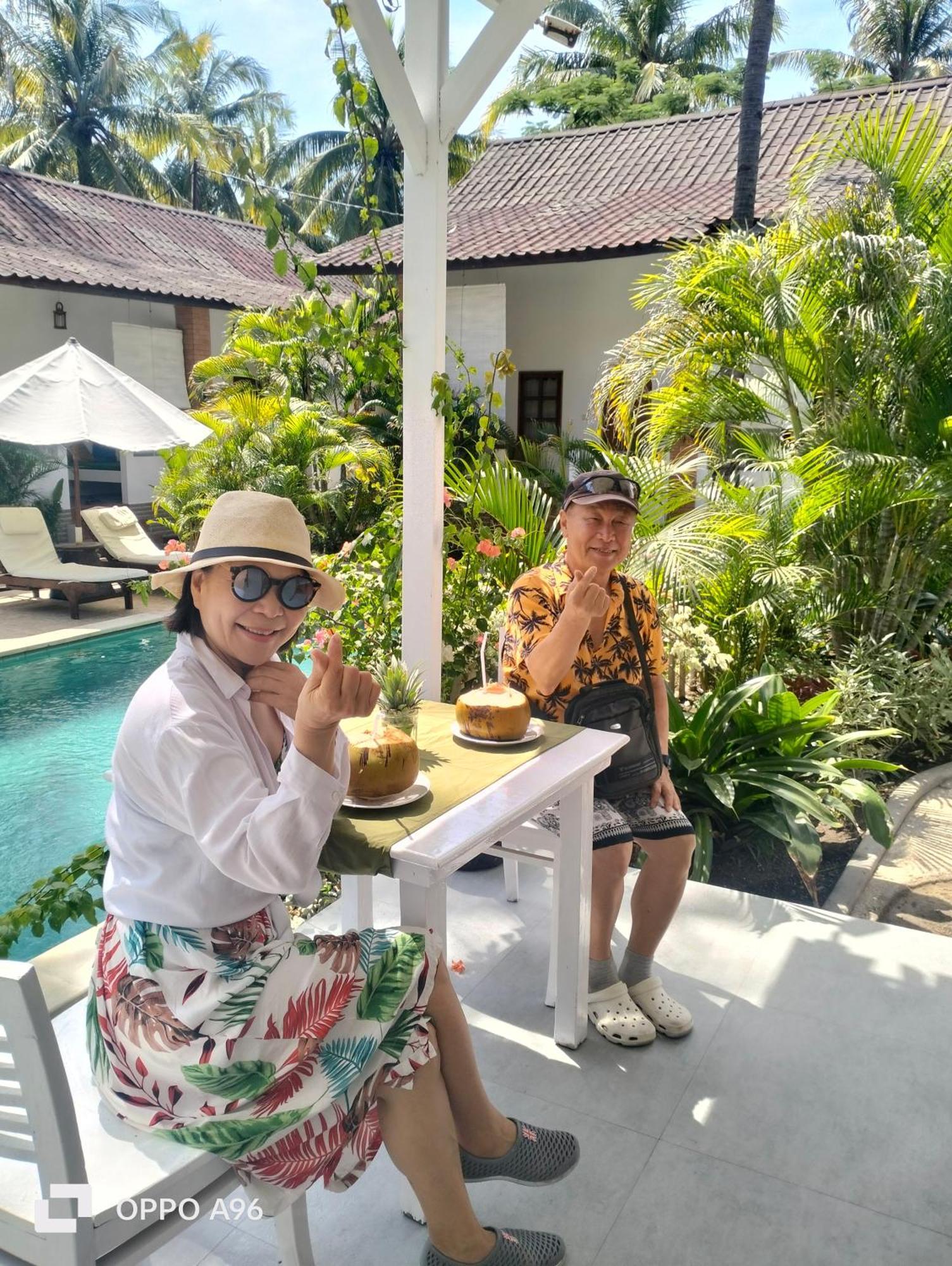 White Coconut Resort Gili Trawangan Exterior photo