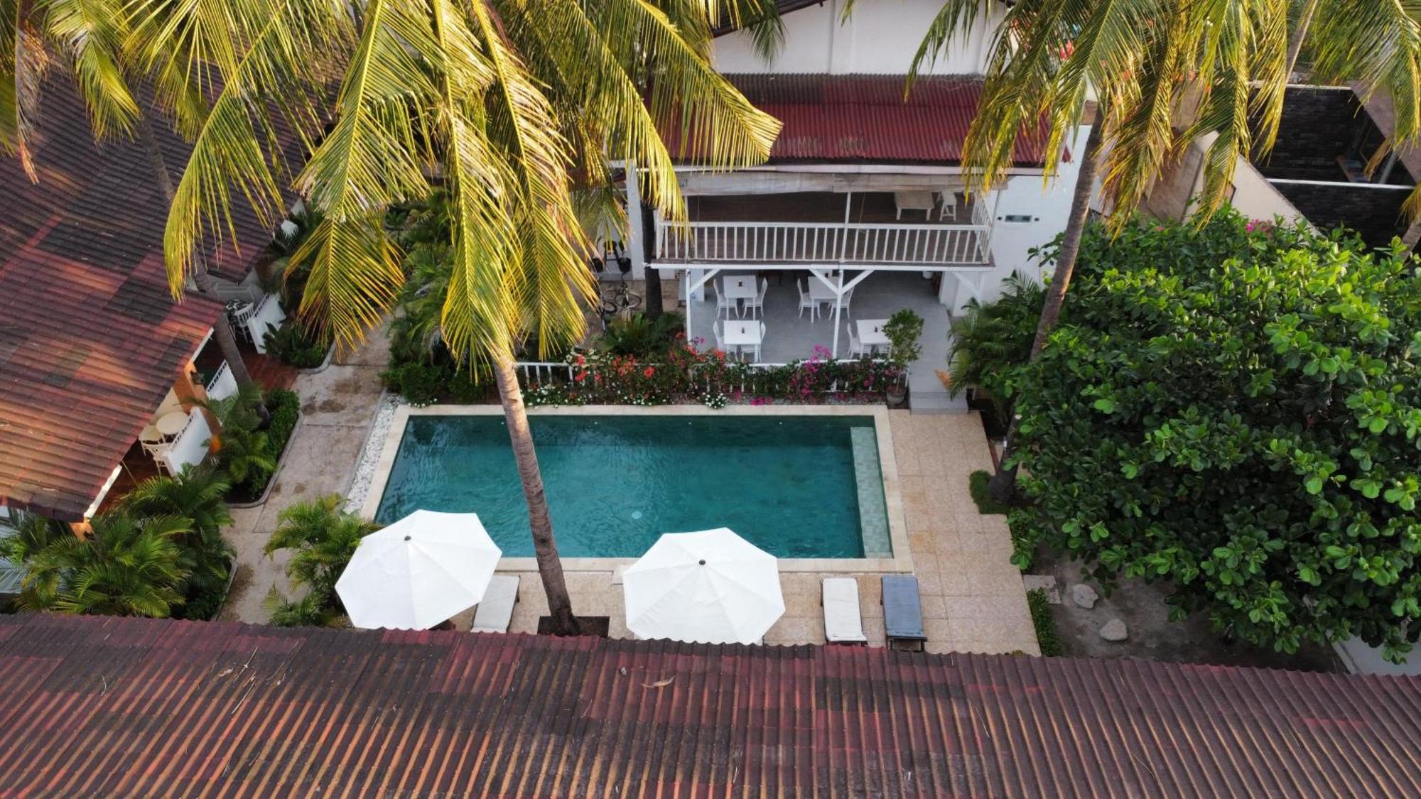 White Coconut Resort Gili Trawangan Exterior photo