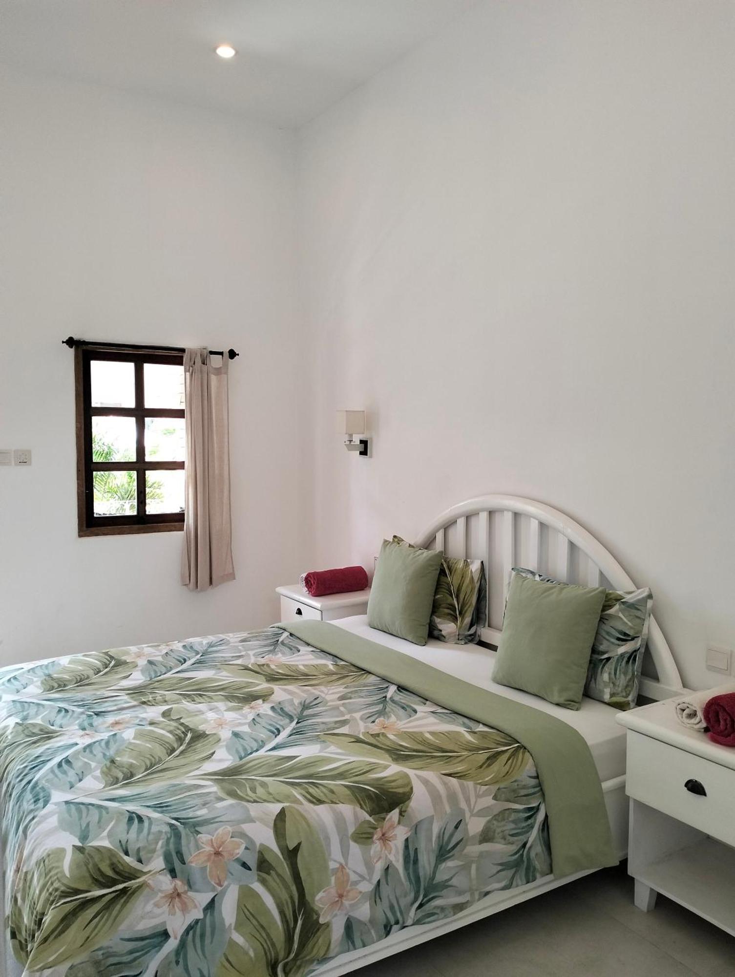 White Coconut Resort Gili Trawangan Exterior photo