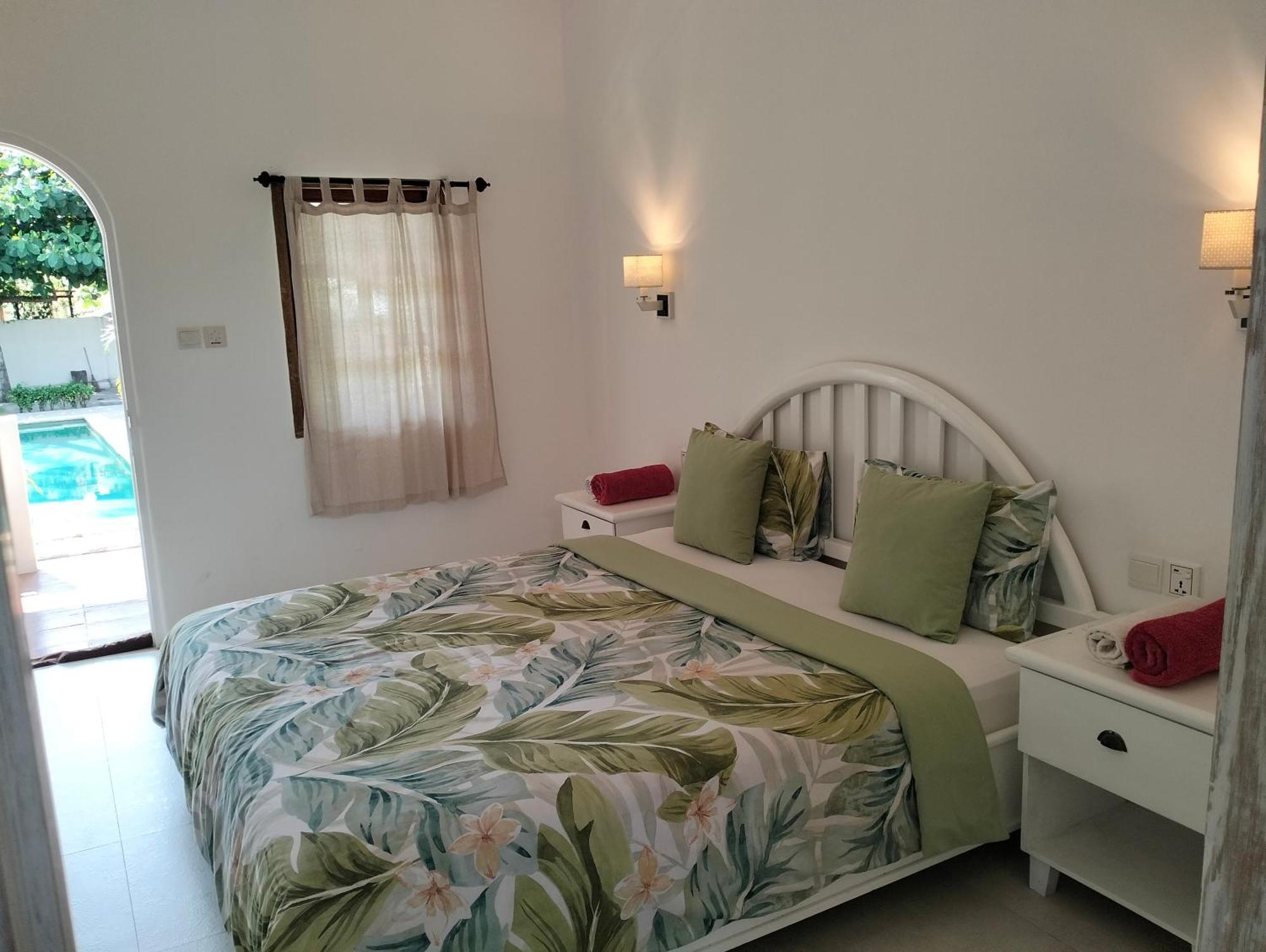 White Coconut Resort Gili Trawangan Exterior photo