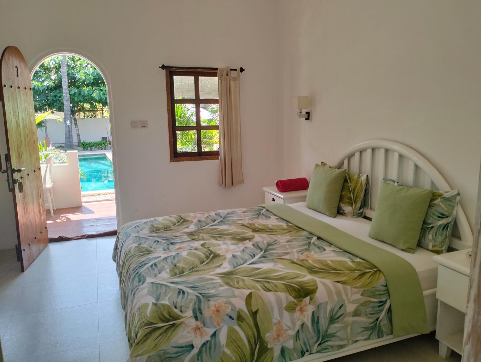 White Coconut Resort Gili Trawangan Exterior photo